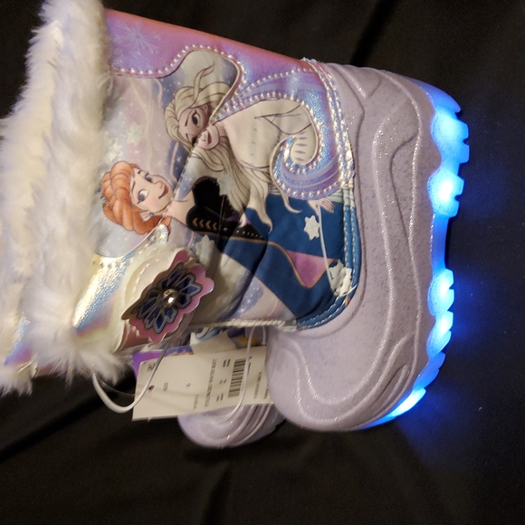 Toddler Girls Frozen Lighted Winter Snow Boot with Faux Fur Lining - Picture 5 of 5